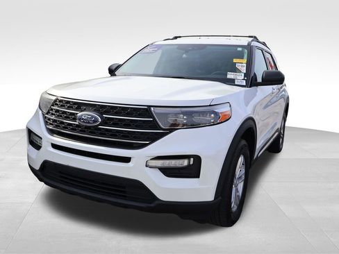 Used 2023 Ford Explorer XLT w/ Equipment Group 202A AWD/4WD image 3