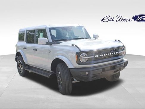 New 2026 Ford Bronco Outer Banks image 2