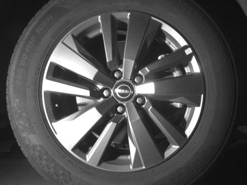 Used 2025 Nissan Pathfinder SV image 13