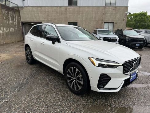 Used 2024 Volvo XC60 B5 Plus w/ Protection Package Premier AWD/4WD image 8