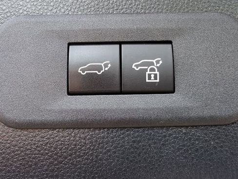 Used 2025 Toyota Crown Signia w/ Advanced Technology Package image 30