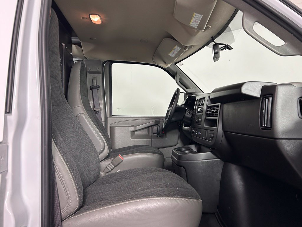 Used 2025 Chevrolet Express 2500 w/ Driver Convenience Package RWD image 10