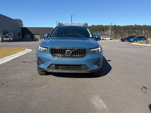 Used 2023 Volvo XC40 B5 Plus w/ Protection Package Premier image 2