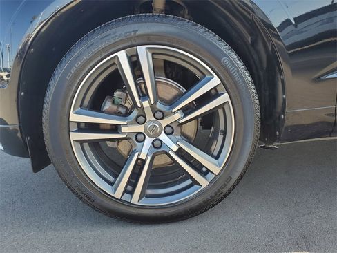 Used 2019 Volvo XC60 T5 Momentum w/ Multimedia Package image 22