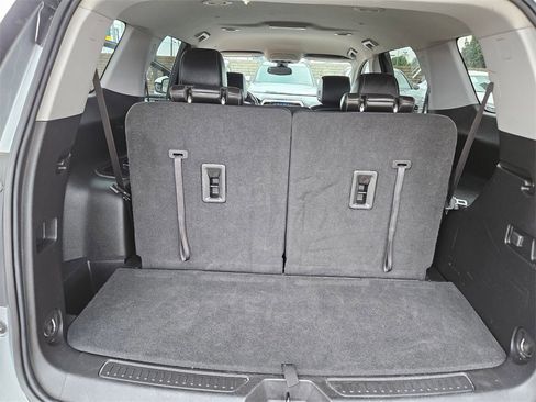 Used 2023 GMC Acadia SLT image 25