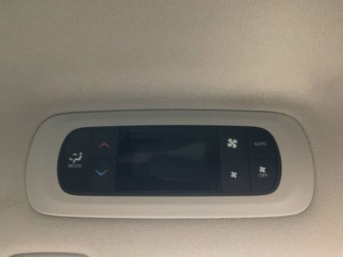 Used 2022 Chrysler Pacifica Limited image 31