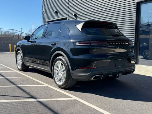 Certified 2025 Porsche Cayenne image 3