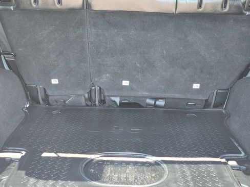 Used 2015 Jeep Wrangler Unlimited Rubicon w/ Connectivity Group AWD/4WD image 21