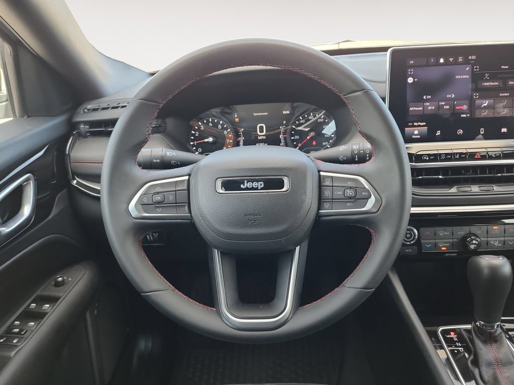 Used 2025 Jeep Compass Trailhawk AWD/4WD image 12