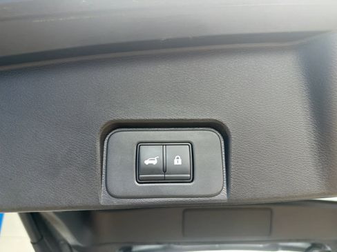 Used 2025 Nissan Rogue SV FWD image 29