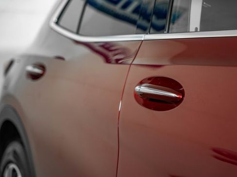 Used 2023 Buick Envision Essence image 16