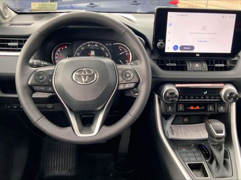 Used 2025 Toyota RAV4 XLE Premium image 5
