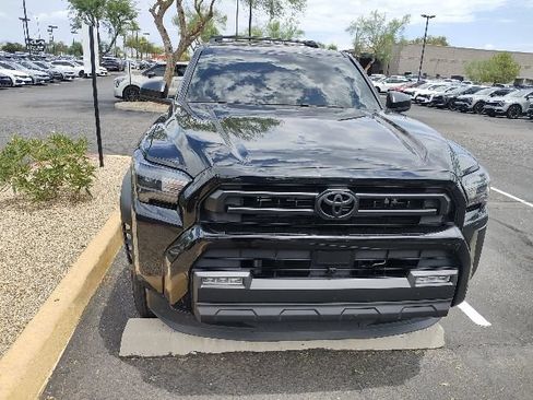 Used 2025 Toyota 4Runner SR5 AWD/4WD image 9