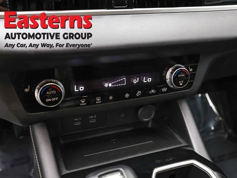 Used 2025 Mitsubishi Outlander SE AWD/4WD image 19