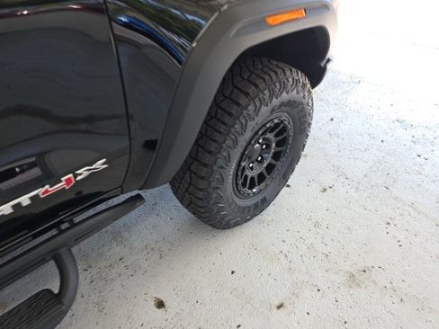 New 2024 GMC Canyon AT4X w/ AT4X AEV Edition AWD/4WD image 17