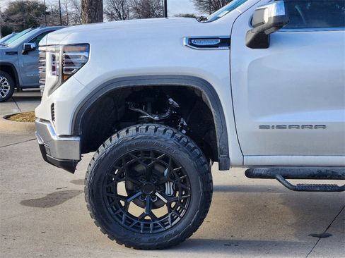 New 2025 GMC Sierra 1500 SLT image 7