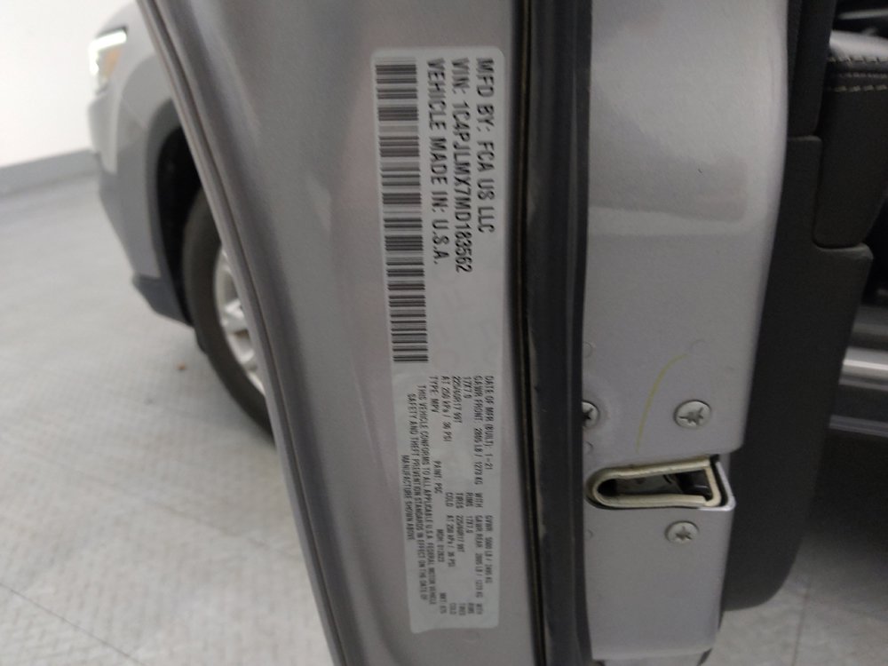 Used 2021 Jeep Cherokee Latitude Lux w/ Comfort/Convenience Group FWD image 33