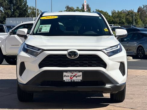 Used 2025 Toyota RAV4 XLE AWD/4WD image 10