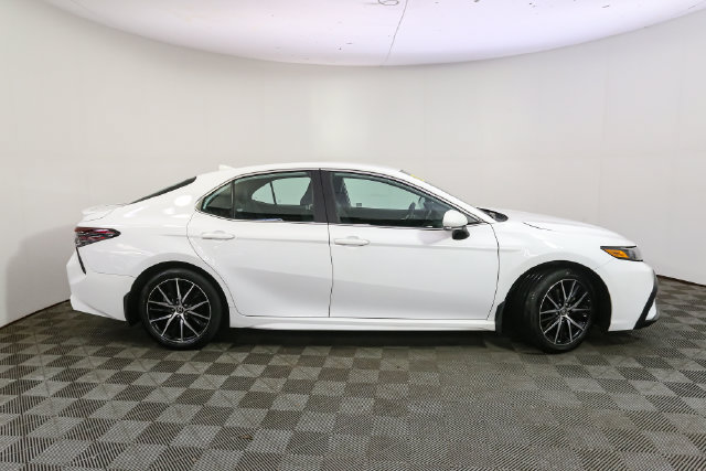 Used 2024 Toyota Camry SE w/ Cold Weather Package FWD image 12
