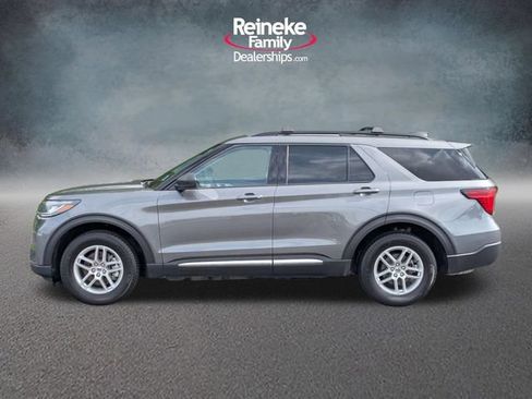 Used 2025 Ford Explorer Active AWD/4WD image 9