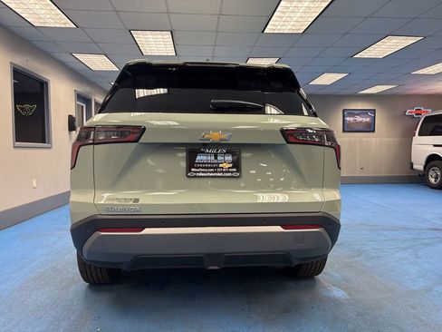 New 2026 Chevrolet Equinox LT w/ Convenience Package II FWD image 7