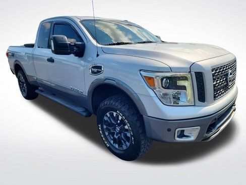 Used 2017 Nissan Titan PRO-4X AWD/4WD image 7