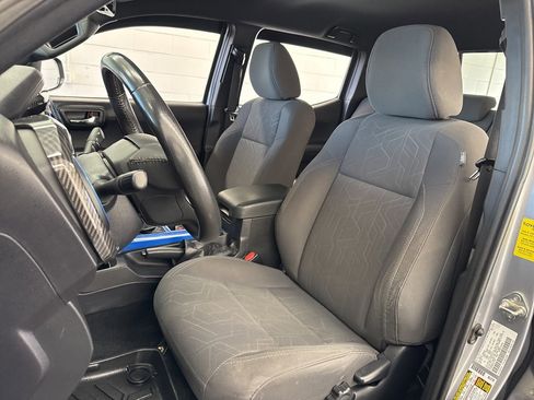 Used 2018 Toyota Tacoma TRD Off-Road image 14