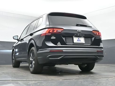 Used 2023 Volkswagen Tiguan SE FWD image 16