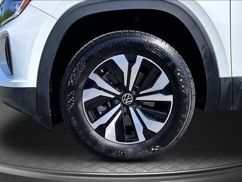 Used 2024 Volkswagen Atlas SE AWD/4WD image 31