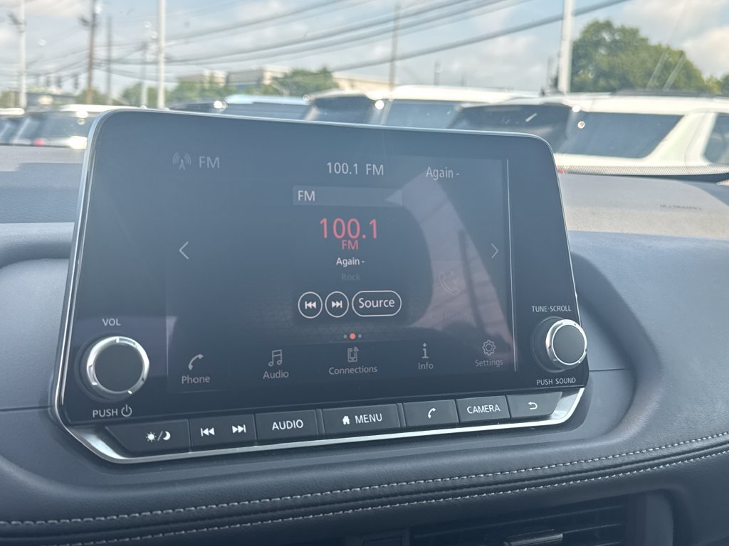 Used 2024 Nissan Rogue S FWD image 18