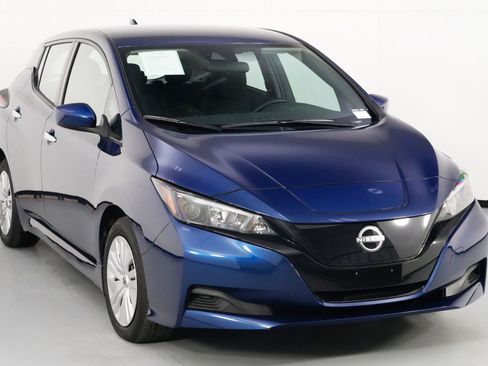 Used 2025 Nissan Leaf S image 40