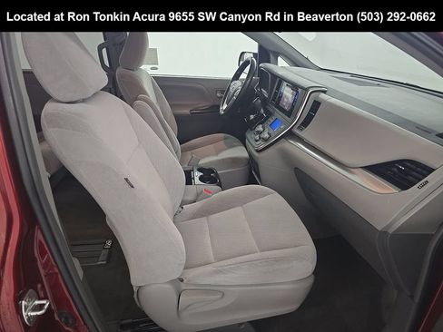Used 2017 Toyota Sienna LE FWD image 9