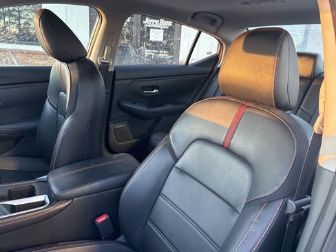 Used 2023 Nissan Sentra SR w/ SR Premium Package image 3