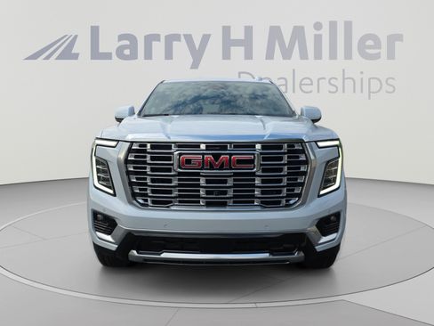 Used 2026 GMC Yukon Denali w/ Sun & Power Step Package AWD/4WD image 8