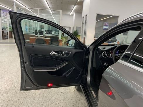 Used 2018 Mercedes-Benz GLA 250 4MATIC w/ Premium Package image 28