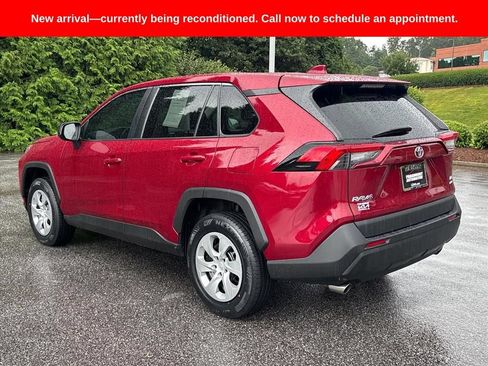 Used 2022 Toyota RAV4 LE AWD/4WD image 4