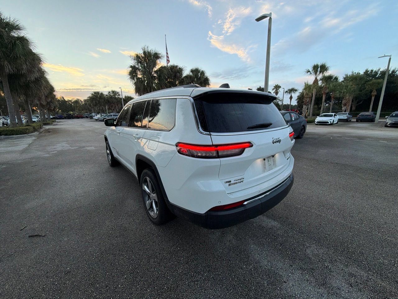 Used 2021 Jeep Grand Cherokee L Limited w/ Trailer Tow Group (B) AWD/4WD image 3