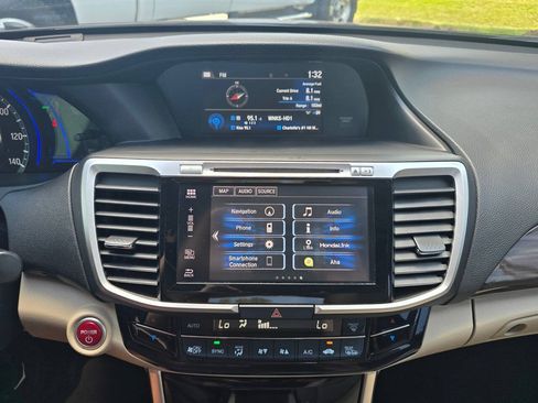 Used 2017 Honda Accord Touring image 25