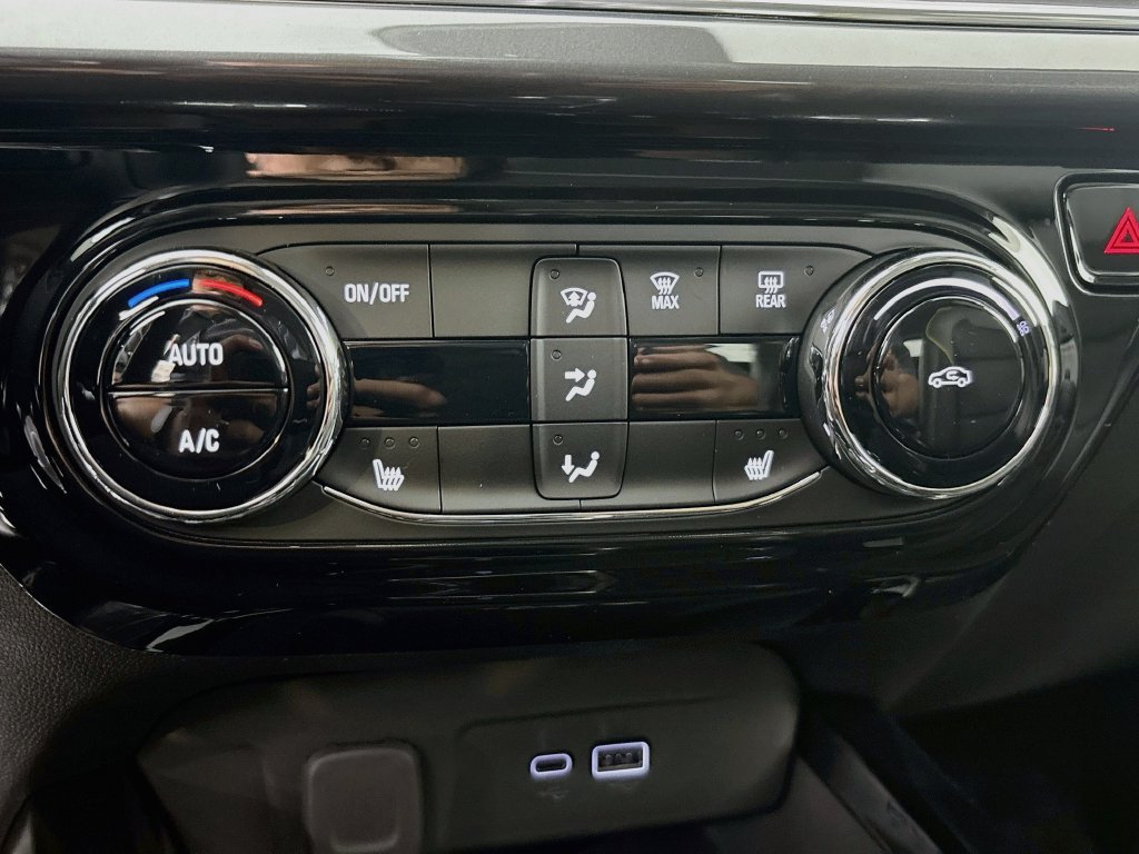 New 2026 Chevrolet Trax ACTIV w/ Sunroof Package FWD image 15