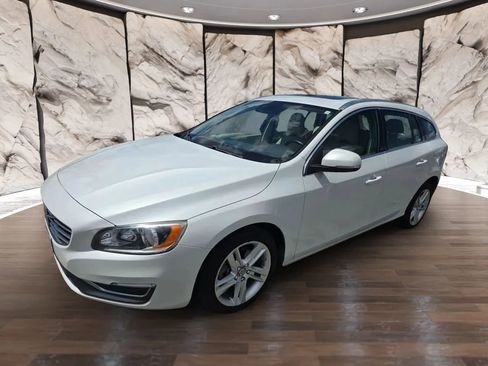 Used 2015 Volvo V60 T5 Premier w/ Convenience Package image 1