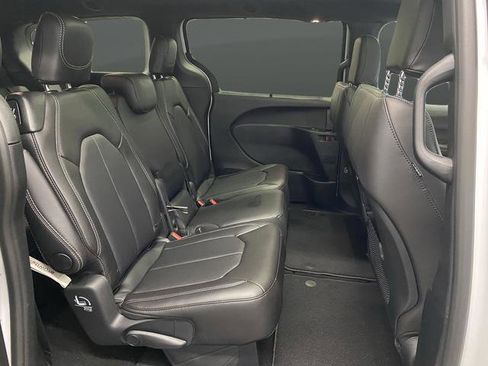 New 2026 Chrysler Pacifica Select w/ S Appearance Package FWD image 32