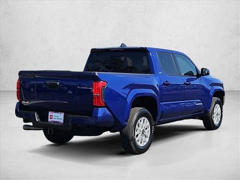 Used 2025 Toyota Tacoma SR5 AWD/4WD image 5