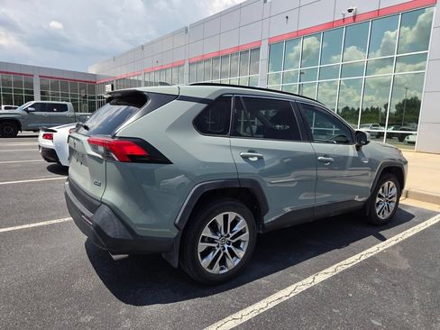 Used 2021 Toyota RAV4 XLE Premium FWD image 9