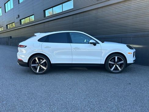 Certified 2025 Porsche Cayenne Coupe image 11