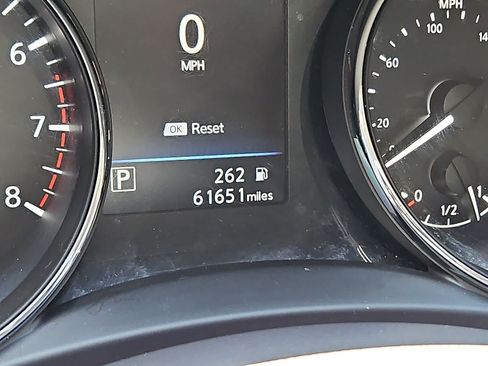 Used 2018 Nissan Rogue SV w/ Premium Package FWD image 18