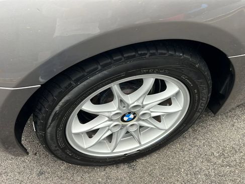 Used 2004 BMW Z4 2.5i image 12