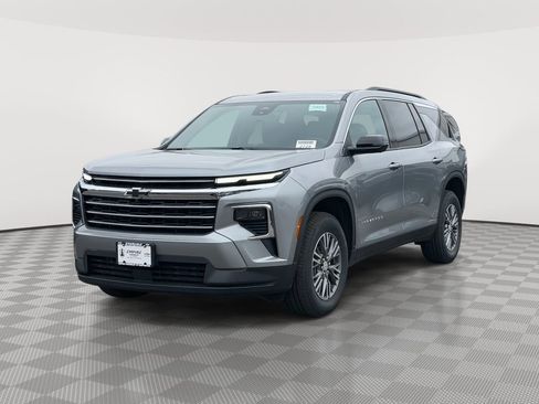 New 2026 Chevrolet Traverse LT w/ Driver Confidence Package AWD/4WD image 2