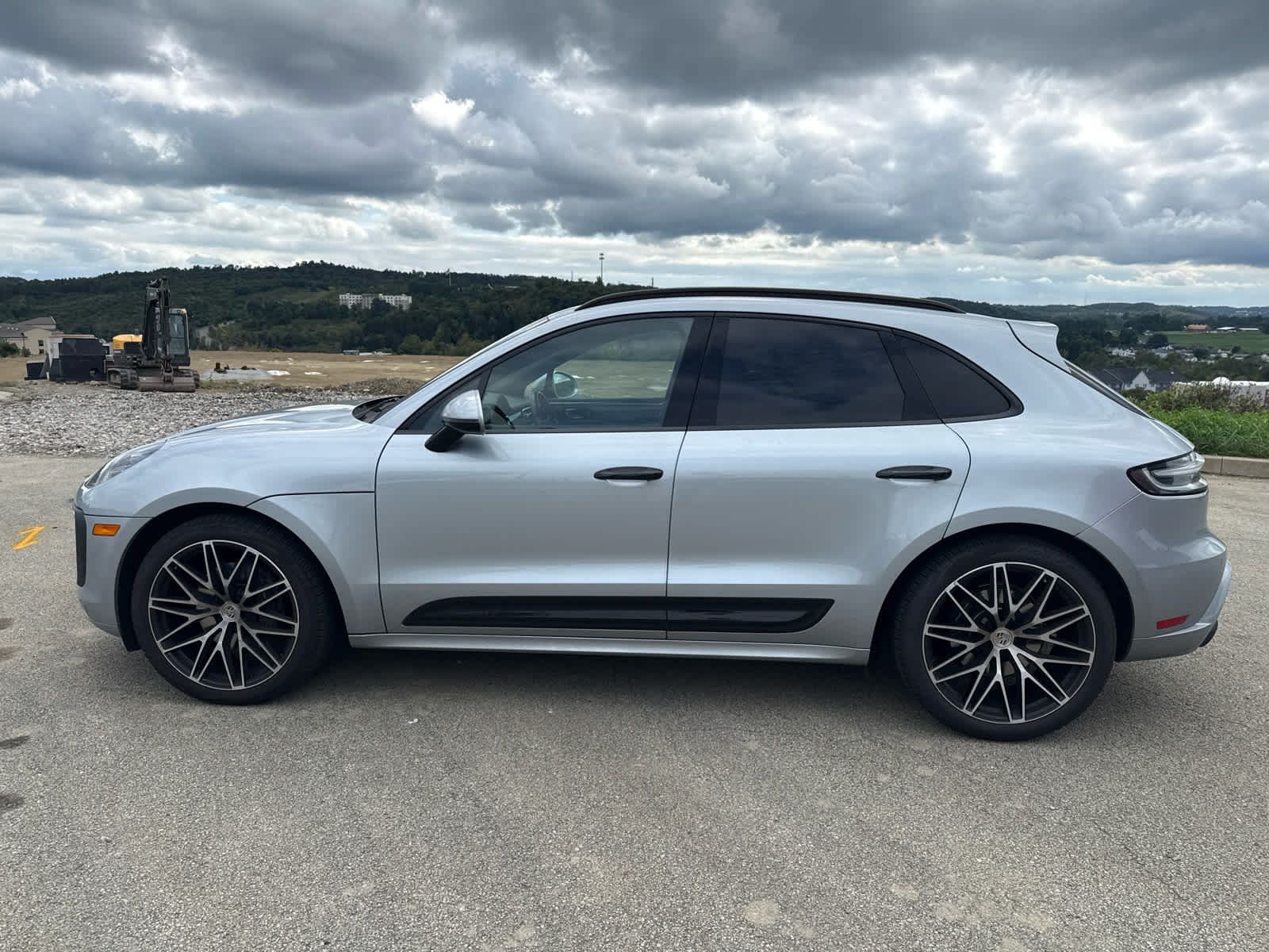 Used 2023 Porsche Macan AWD/4WD image 2