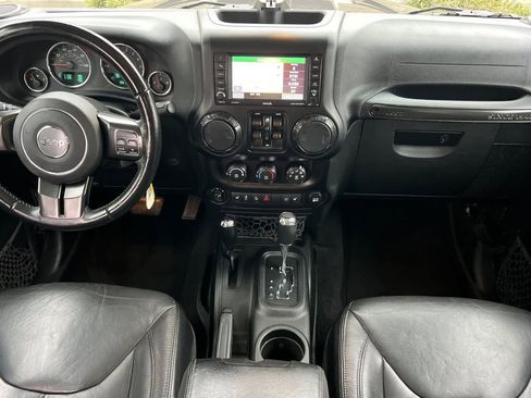 Used 2017 Jeep Wrangler Unlimited Sahara image 4