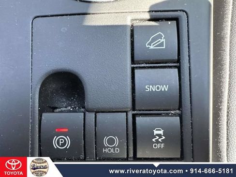 Used 2023 Toyota Highlander XLE AWD/4WD image 31